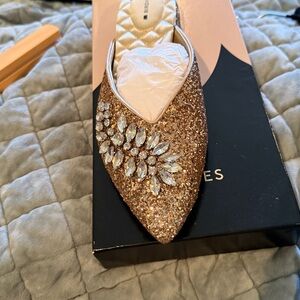 New in box Birdies the swan size 8.5